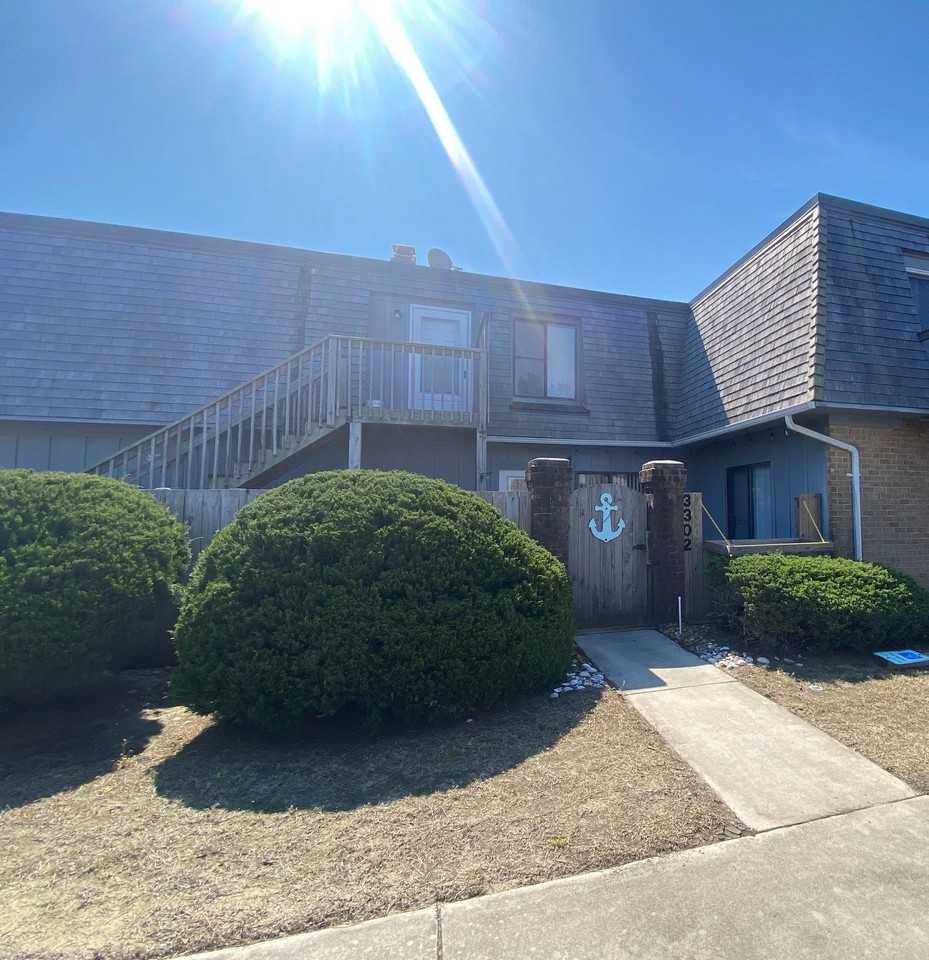 3302 Barnacle Ln - Photo 3 of 20