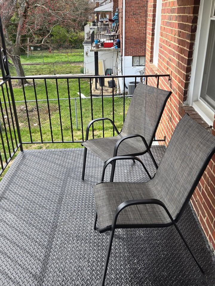 1511 Woobourne Ave - Photo 2 of 15