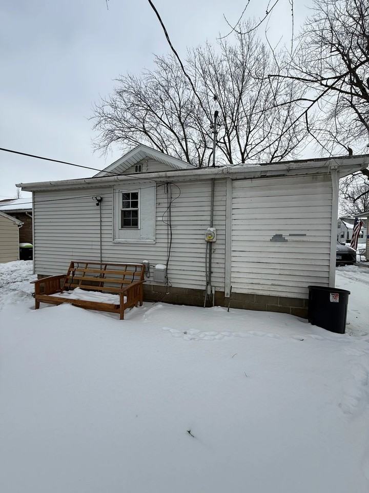 1163 N Hill Ave - Photo 2 of 20