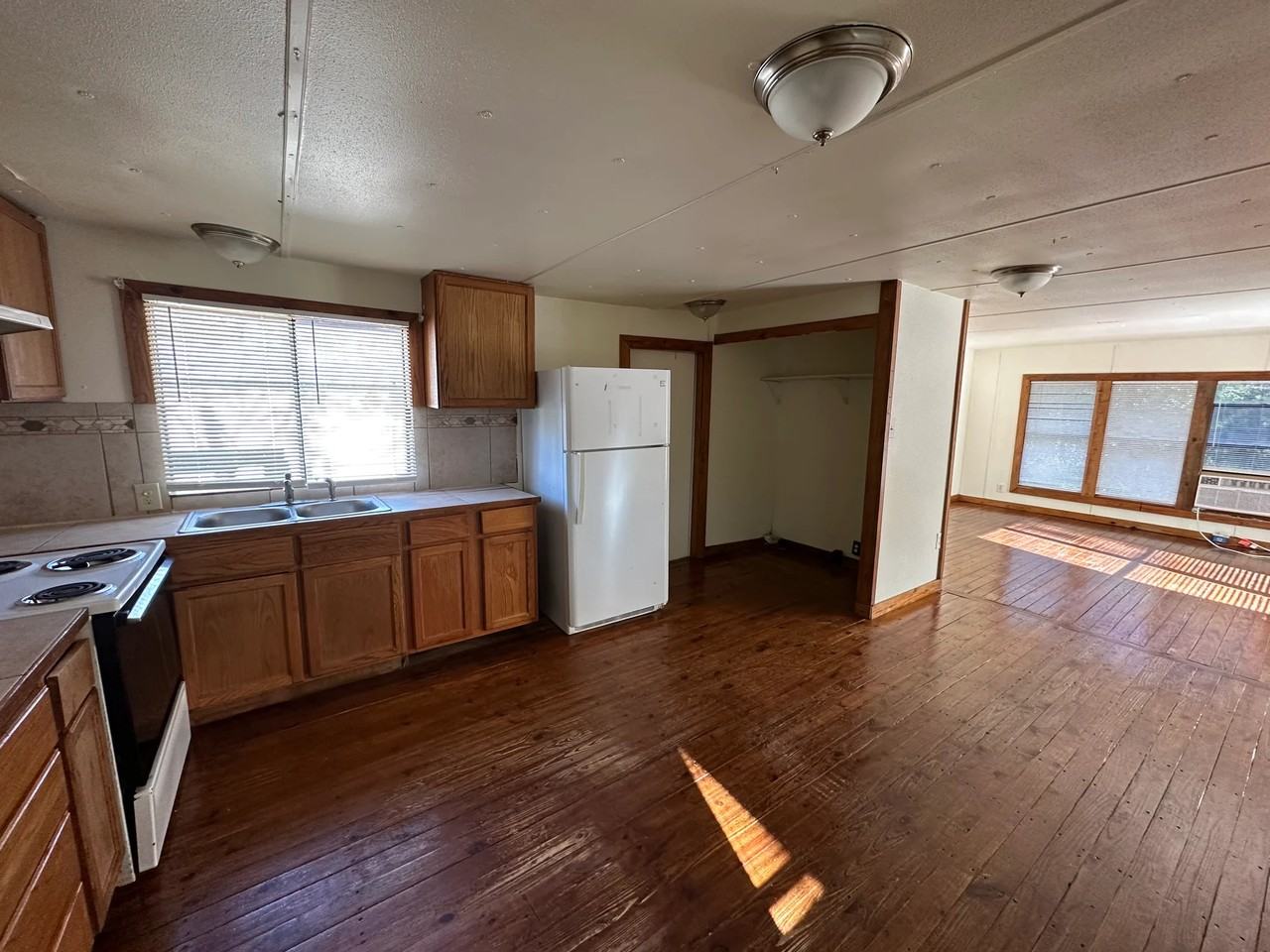 9768 Farris Loop - Photo 3 of 7