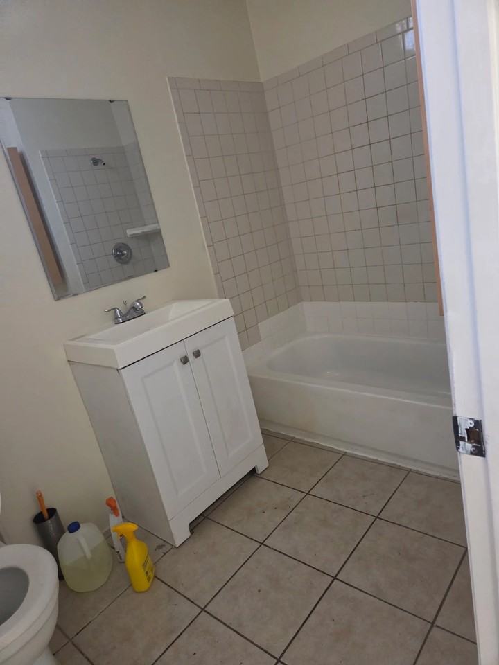 1940 New England St - Photo 4 of 4