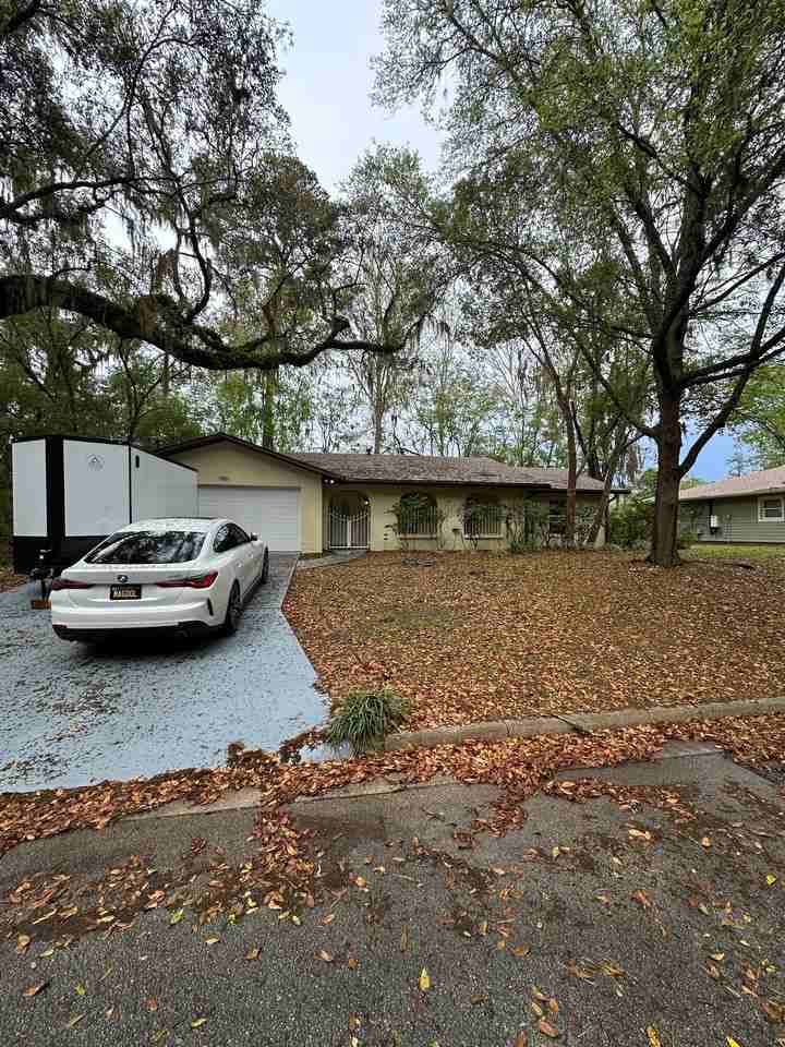 1110 Sw 19th Pl - Photo 2 of 20