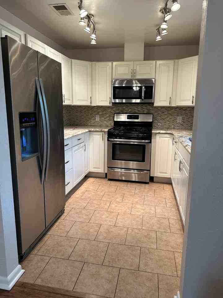 1110 Sw 19th Pl - Photo 7 of 20