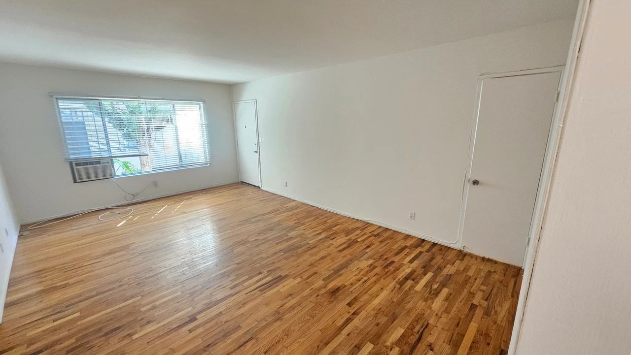 618 N Hayworth Ave #3 - Photo 2 of 15