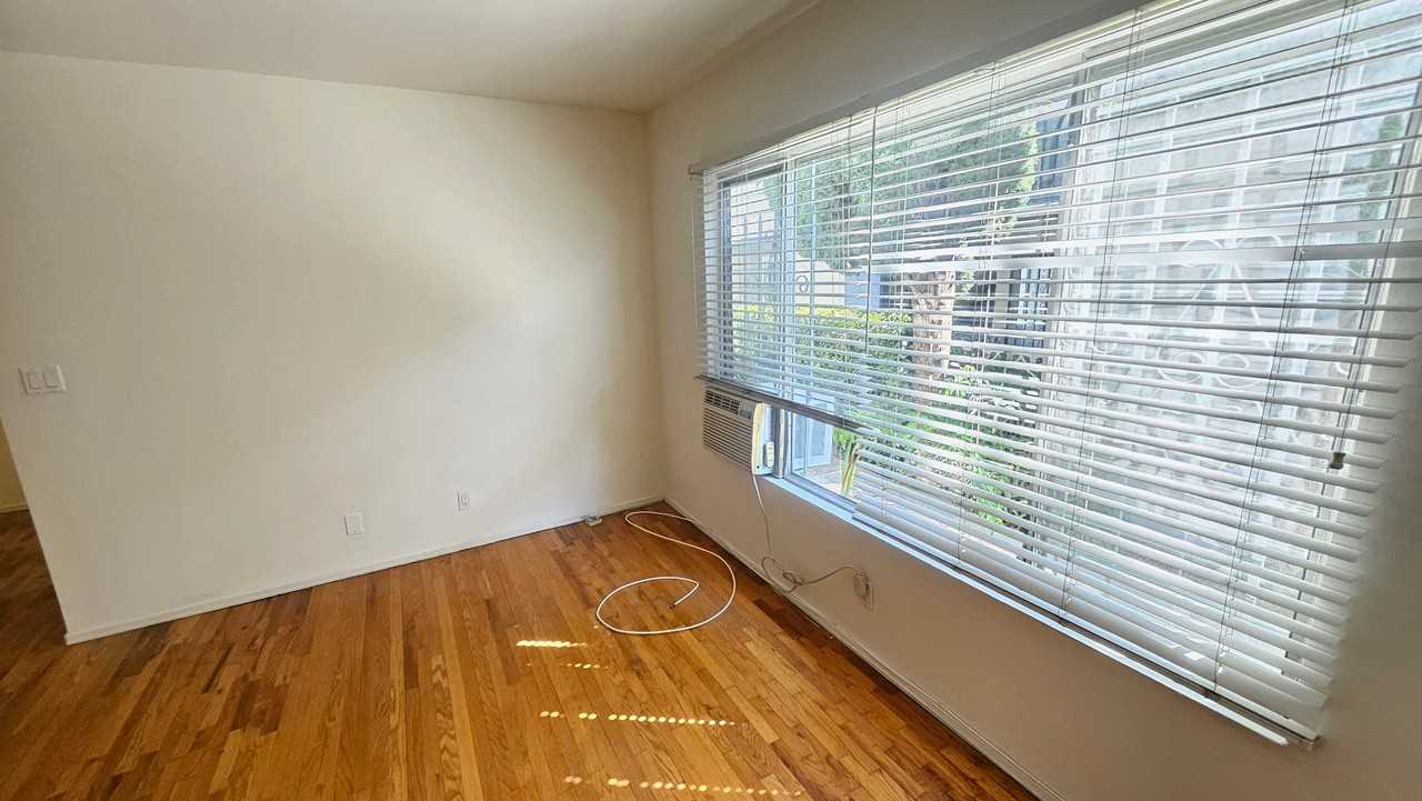 618 N Hayworth Ave #3 - Photo 3 of 15