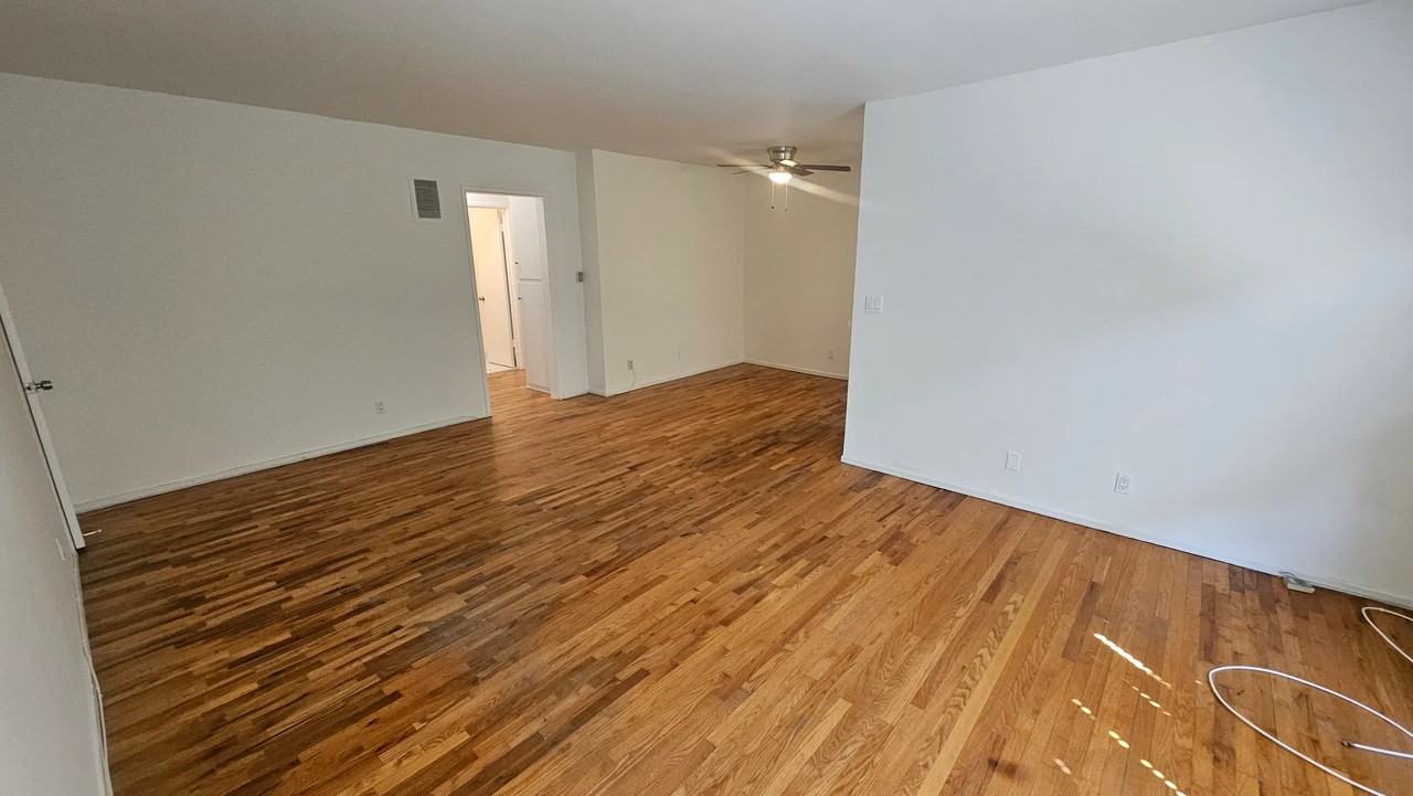 618 N Hayworth Ave #3 - Photo 4 of 15