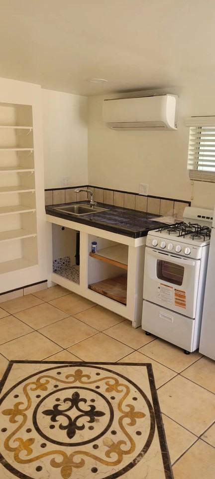 1430 Peach Ave #1-2 - Photo 3 of 13