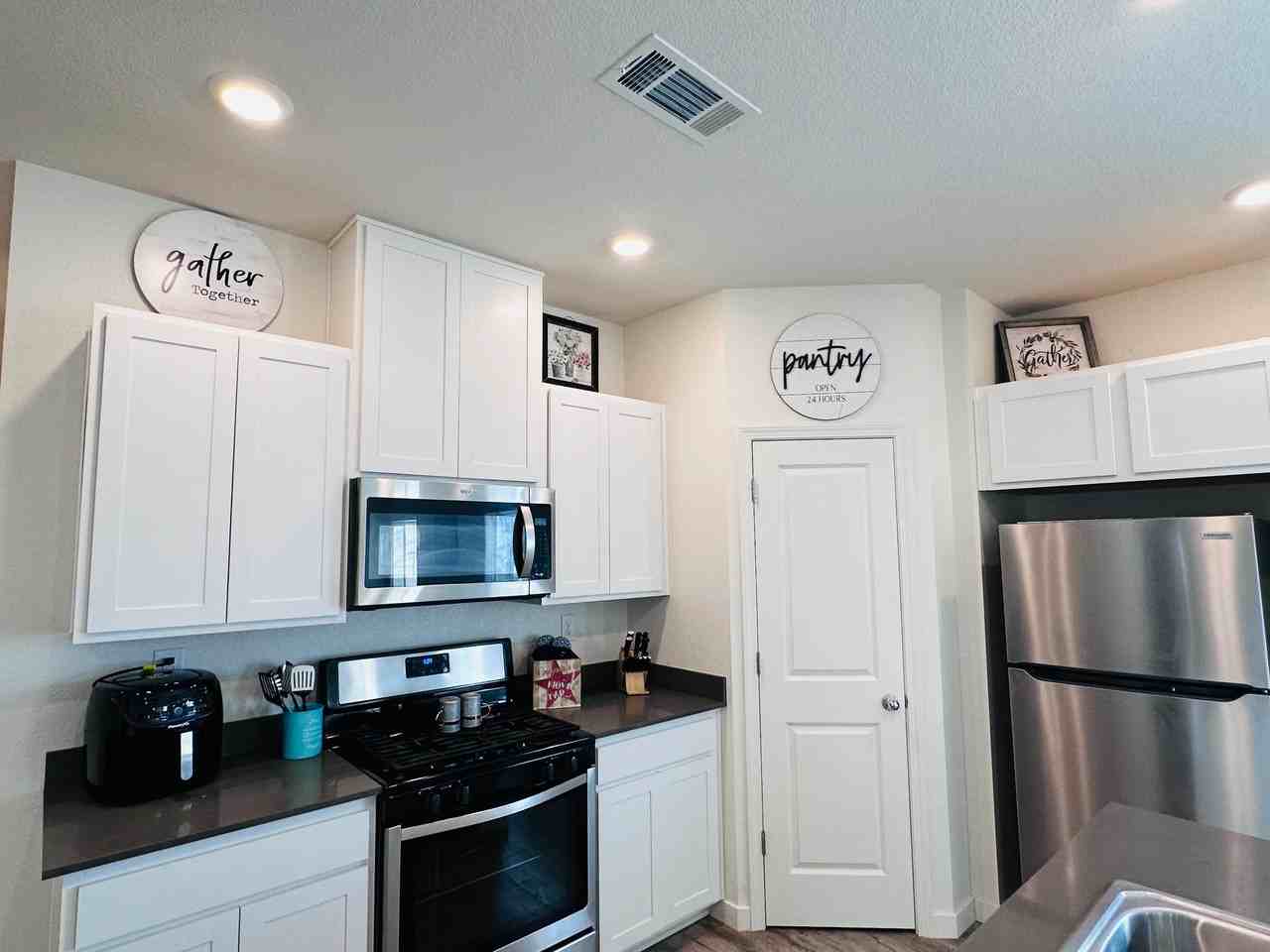 950 Kathryn Ct - Photo 5 of 20