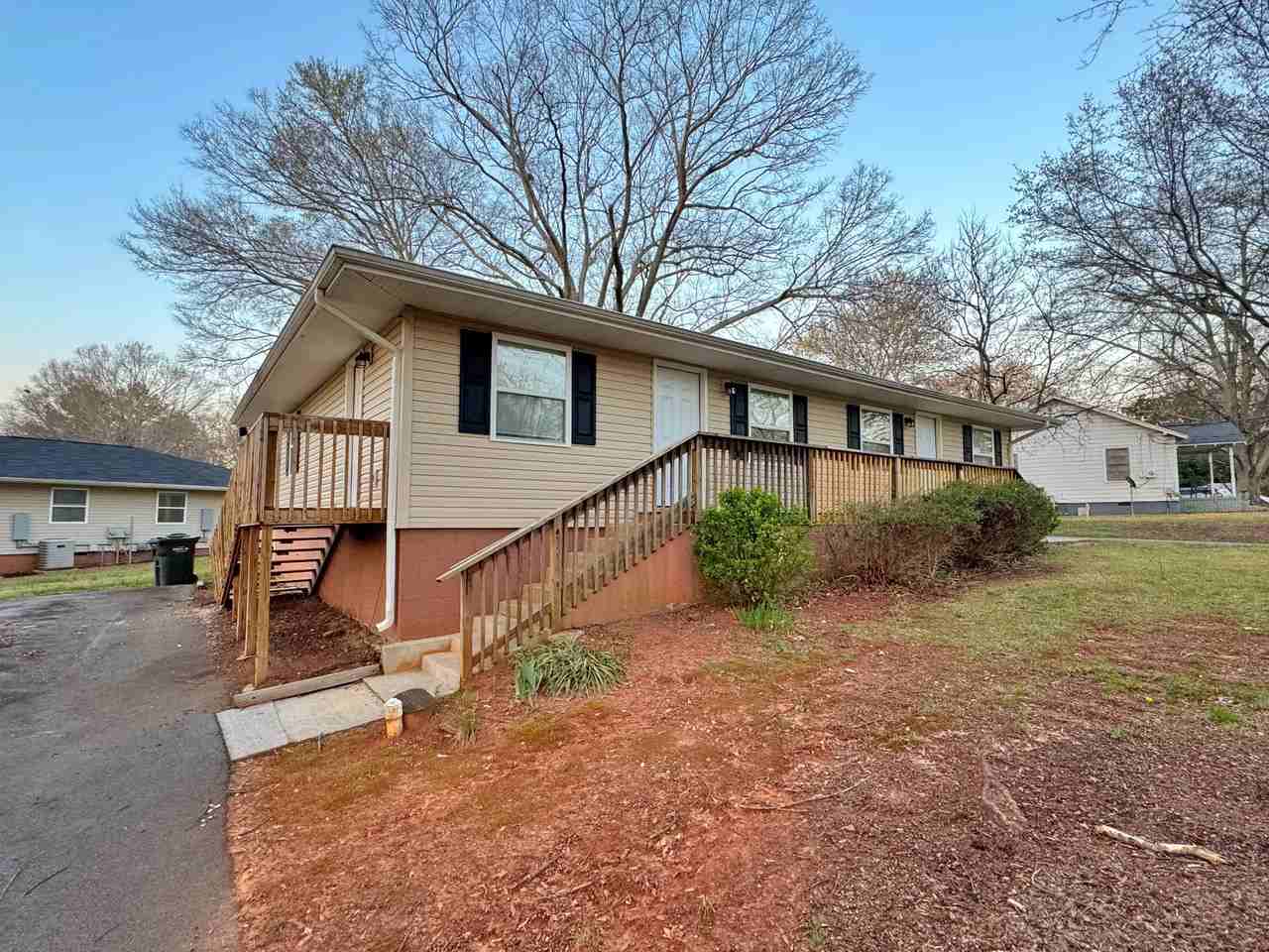 306 Jones Ave - Photo 2 of 8