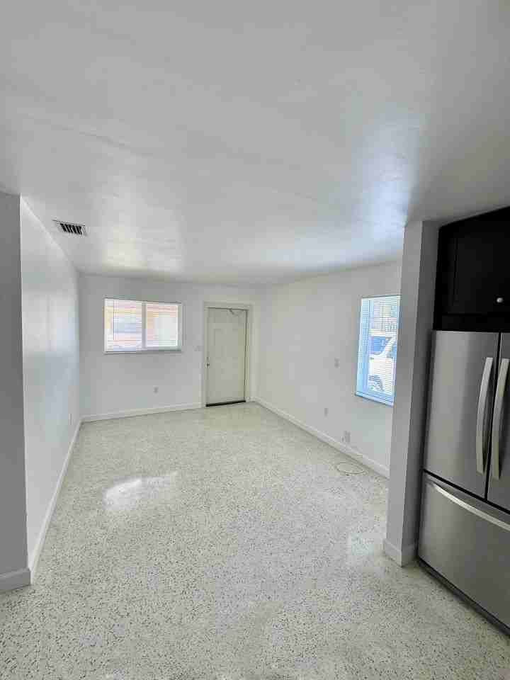 627 W 17th St #627 - Photo 3 of 10