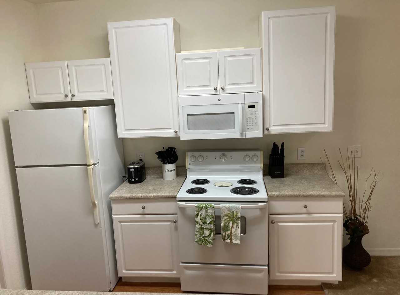 6004 Hemingway Cir - Photo 3 of 13