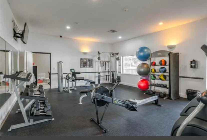 6004 Hemingway Cir - Photo 4 of 13