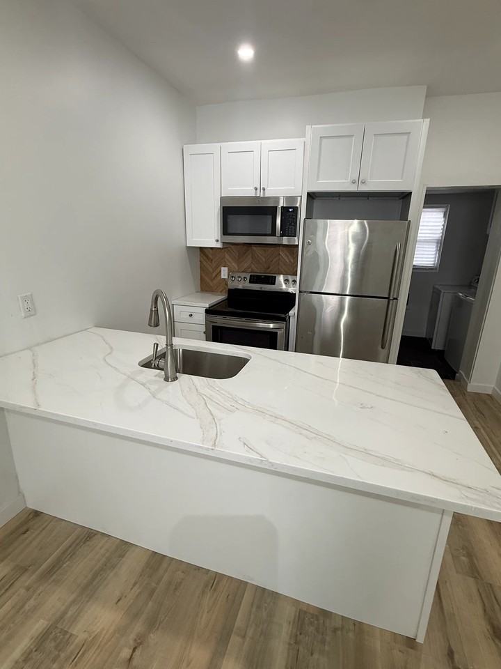 2808 N Taylor St - Photo 2 of 9