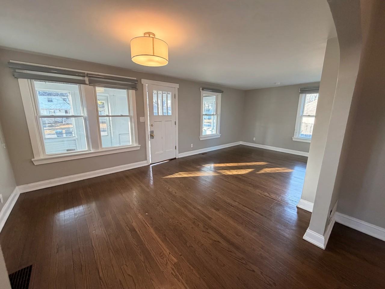 856 Woodlawn Ave - Photo 3 of 18