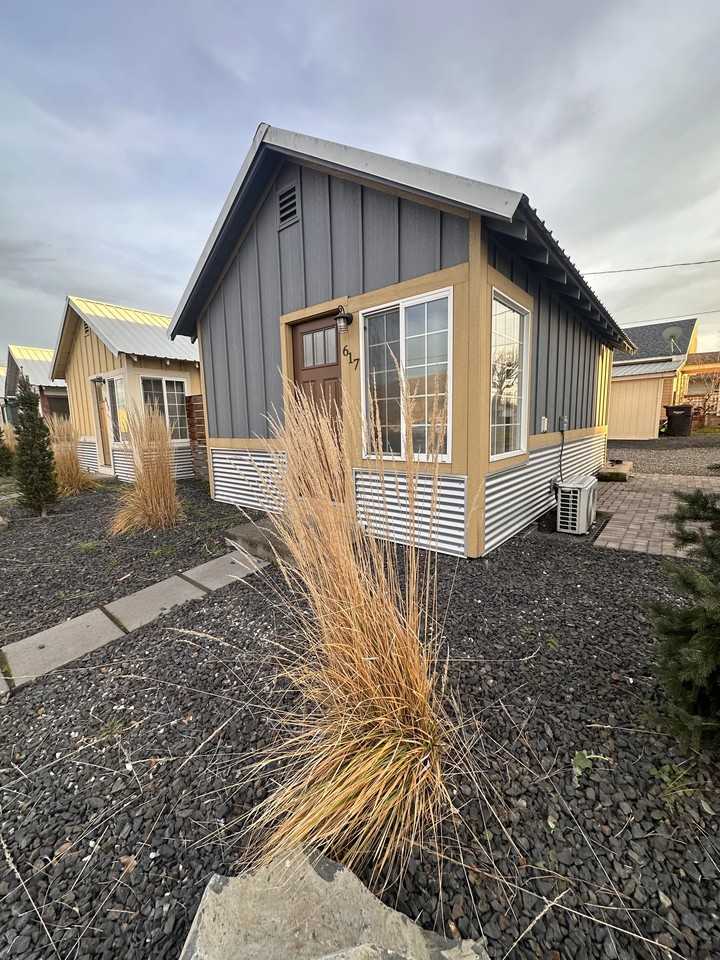 617 Fair St - Photo 3 of 10