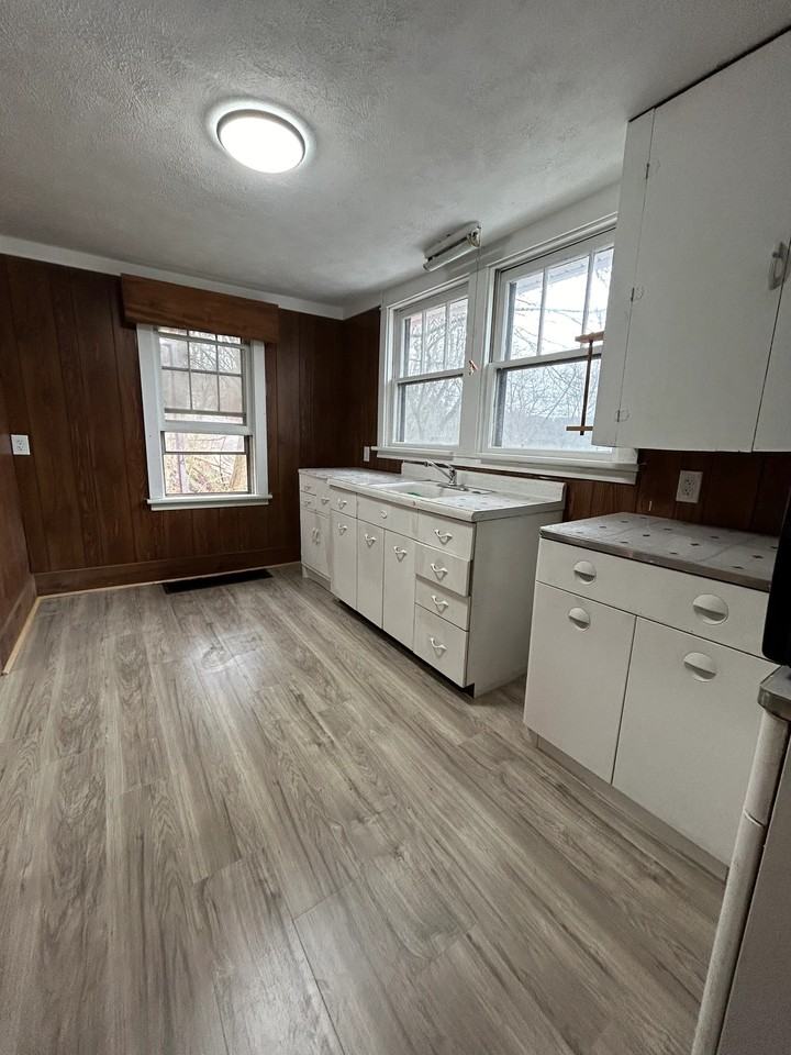 1341 Sassafrass St - Photo 3 of 12