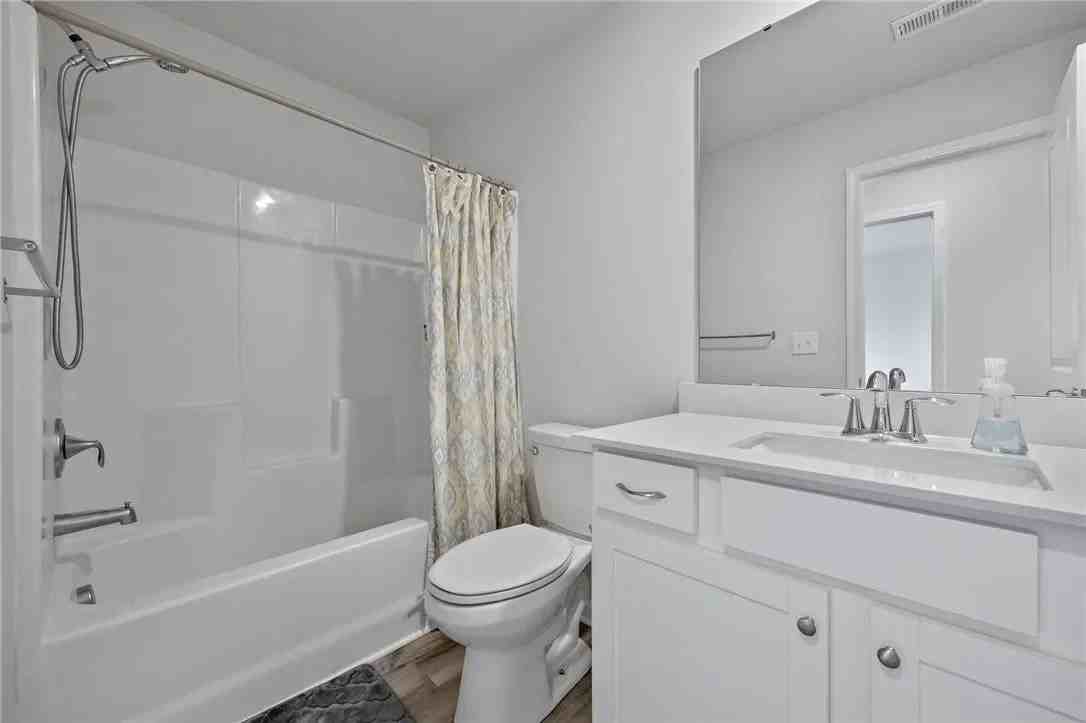 559 Brasstown Ct - Photo 4 of 15