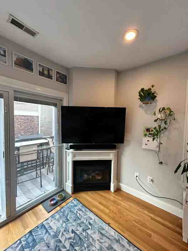 7 Leeds St #2 - Photo 3 of 13