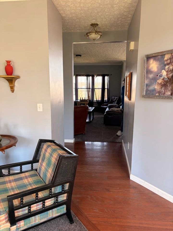 1111 Waverly Dr - Photo 3 of 8