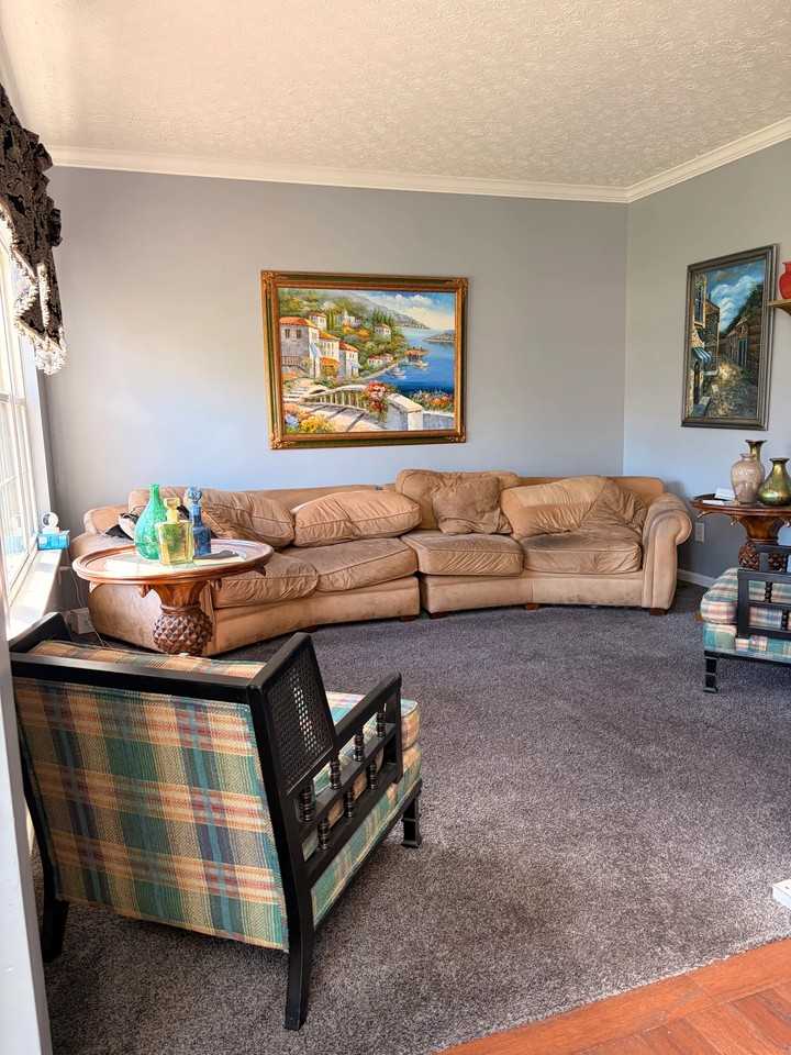 1111 Waverly Dr - Photo 4 of 8