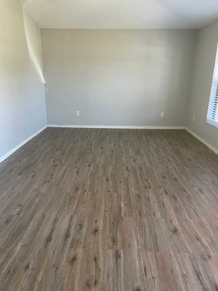1055 Bismarck Rd - Photo 2 of 14