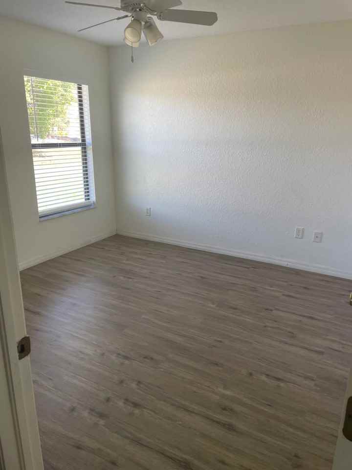 1055 Bismarck Rd - Photo 3 of 14