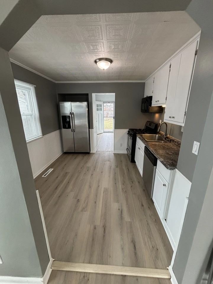 19029 Victor St - Photo 2 of 16