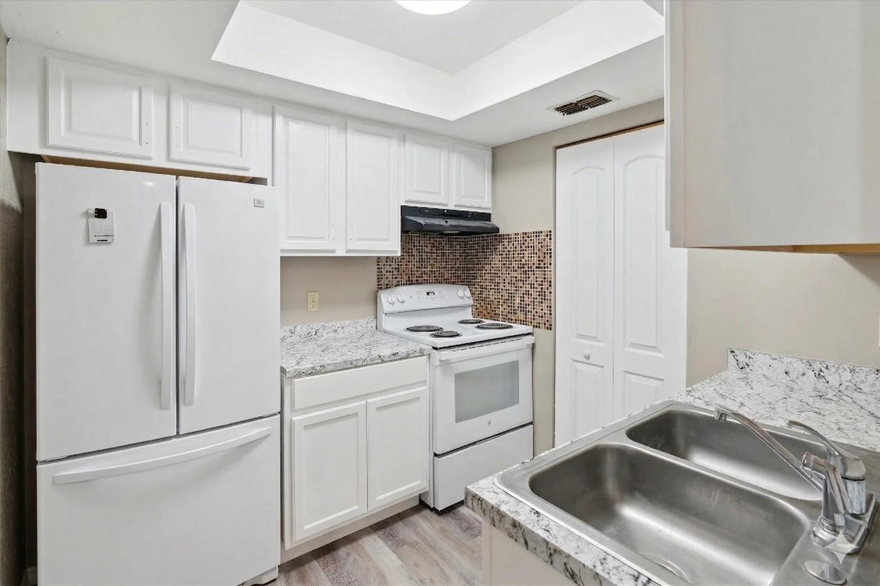 511 Sw 69th St #C - Photo 2 of 9