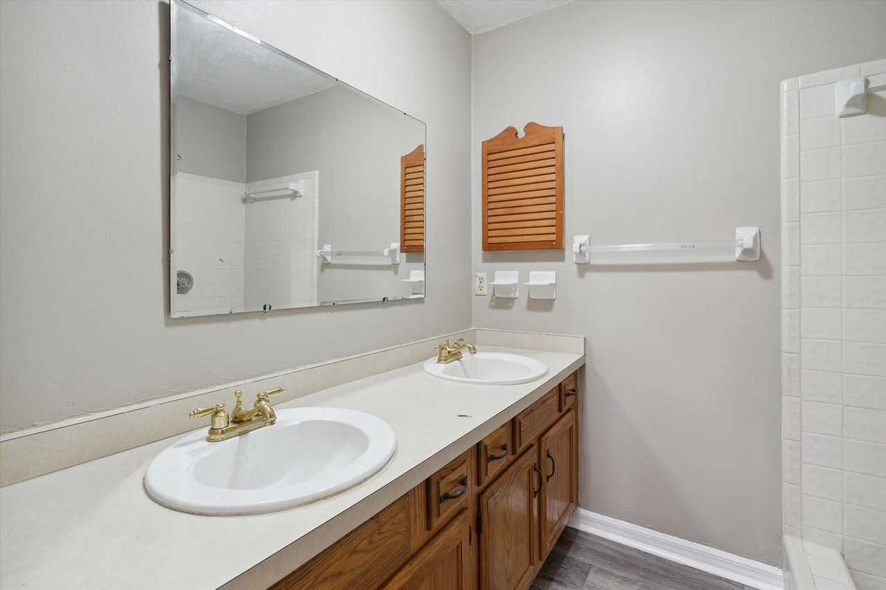 511 Sw 69th St #C - Photo 3 of 9