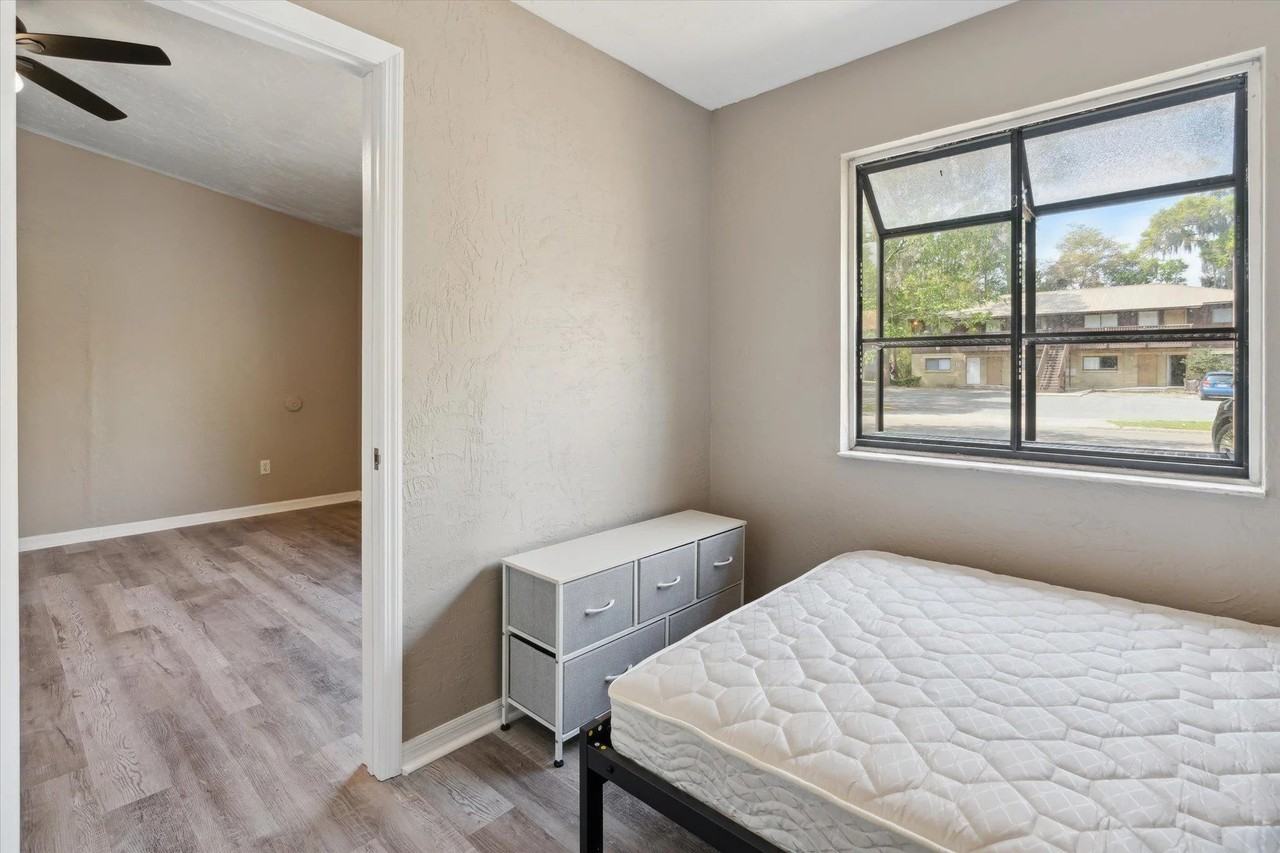 511 Sw 69th St #C - Photo 5 of 9