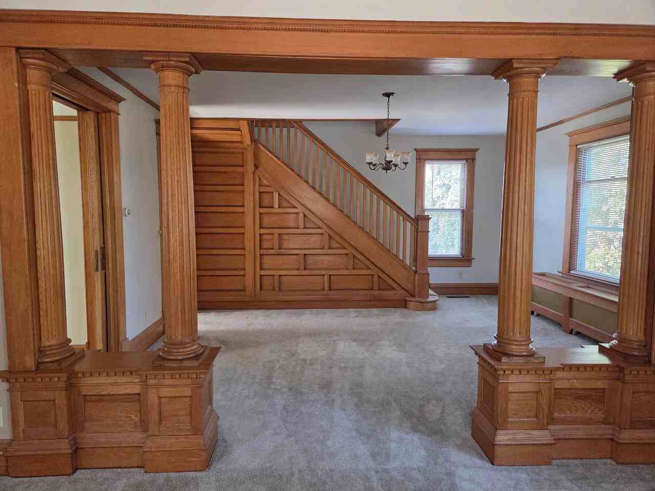 511 W 1st St - Photo 3 of 10