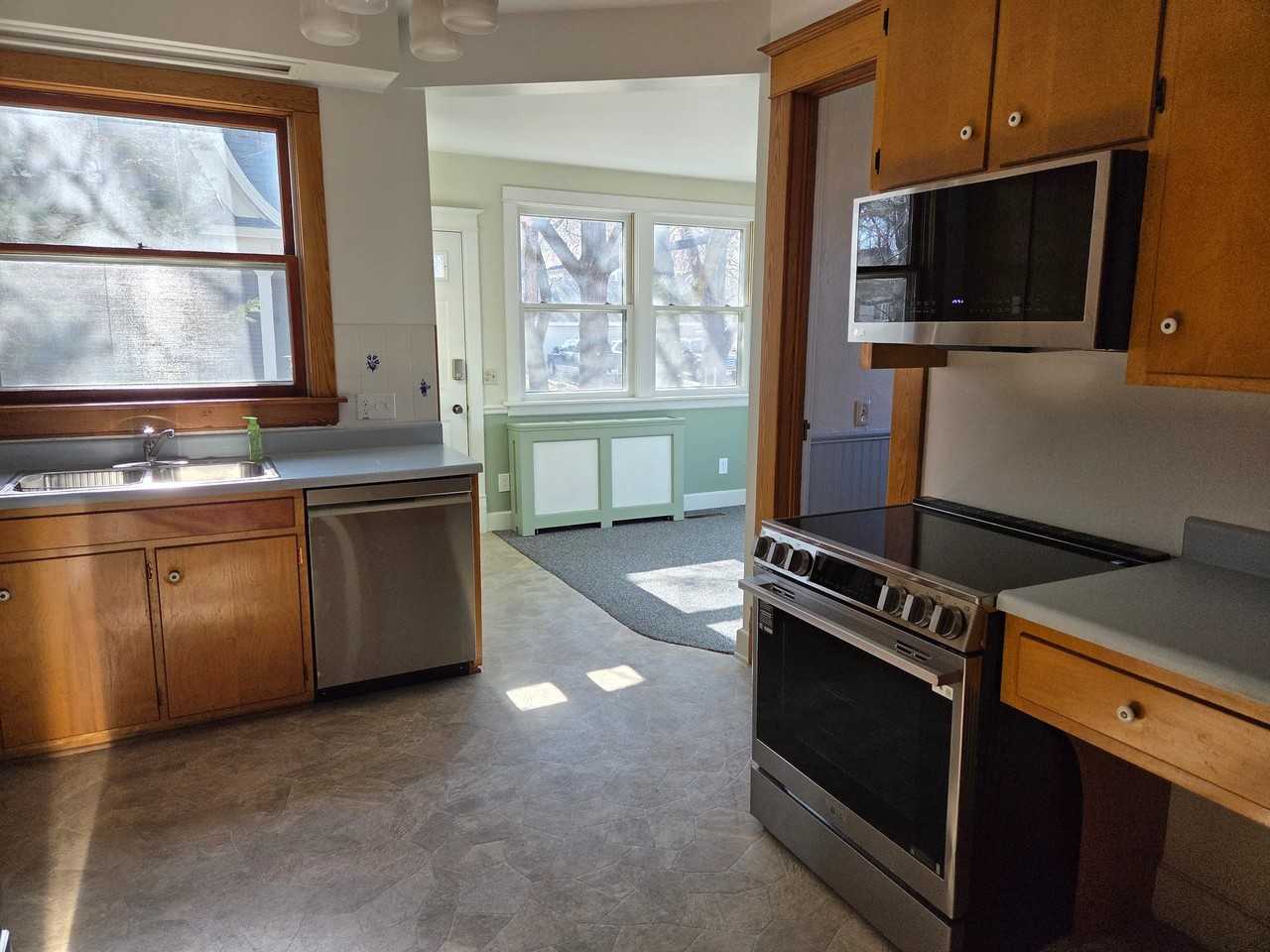 511 W 1st St - Photo 5 of 10