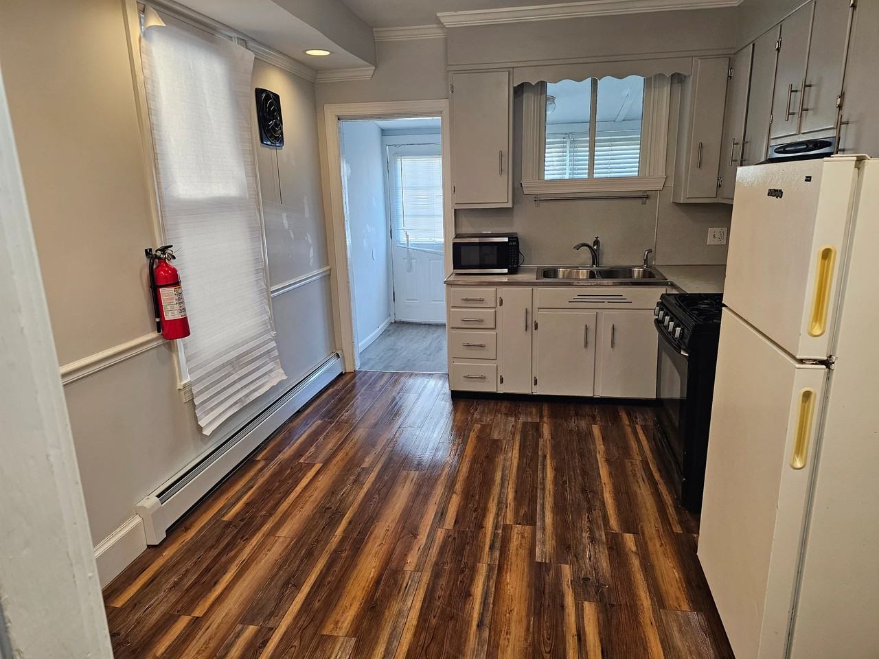 721 W Oak St - Photo 2 of 19