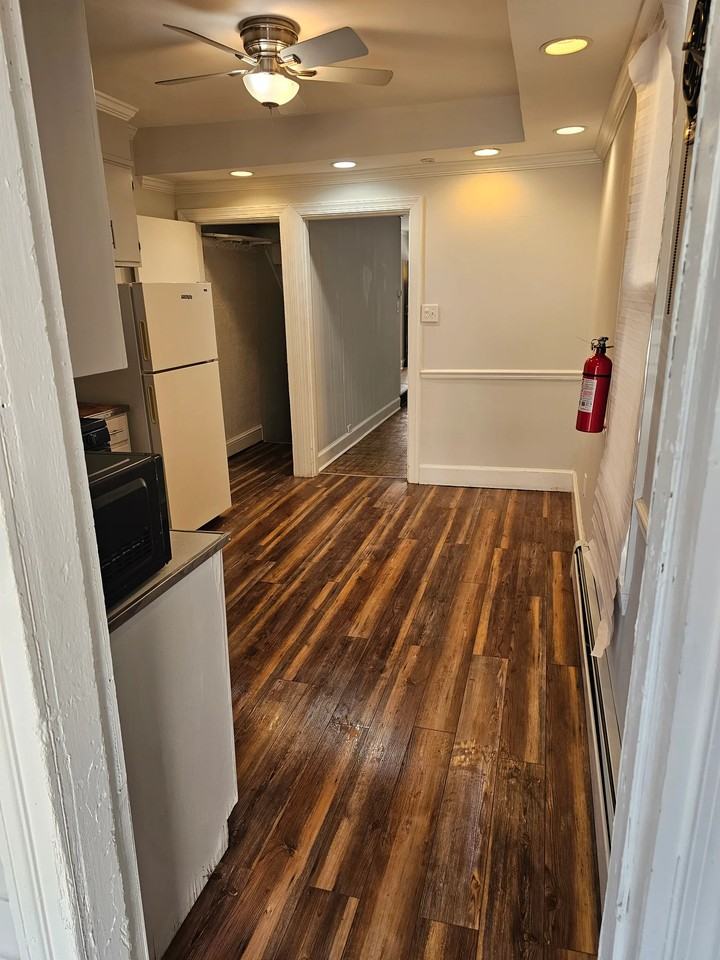 721 W Oak St - Photo 3 of 19