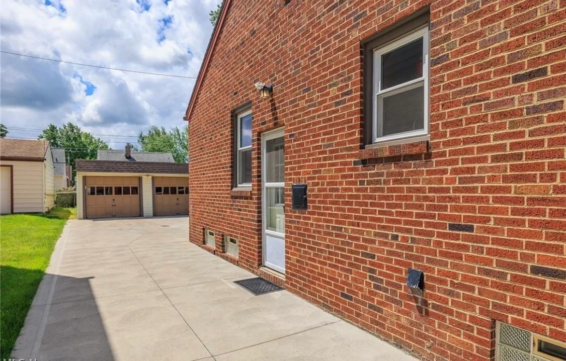 7615 Ivandale Dr - Photo 2 of 20