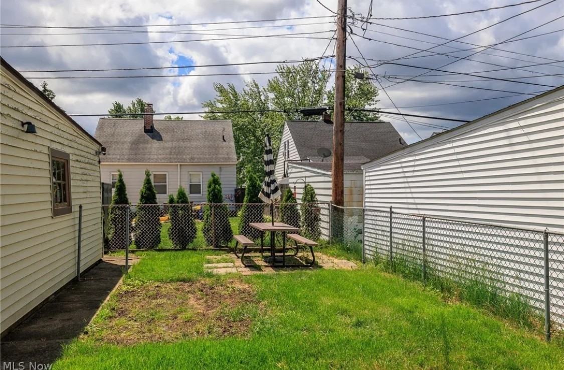 7615 Ivandale Dr - Photo 3 of 20