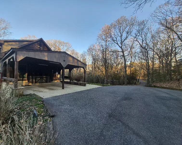 3550 Holderness Ln - Photo 5 of 21