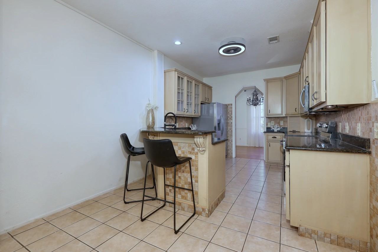 1335 Maplebrook Dr #A - Photo 5 of 16