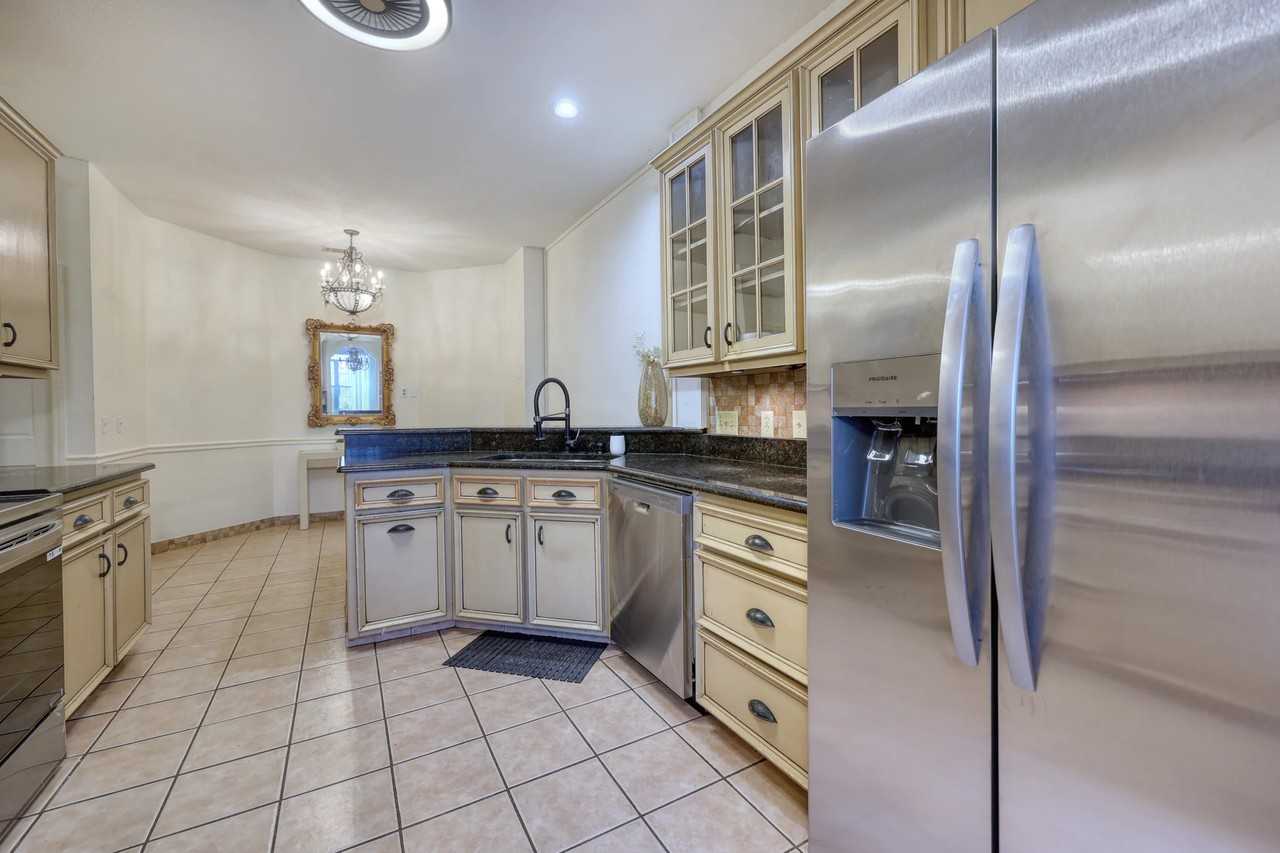 1335 Maplebrook Dr #A - Photo 6 of 16