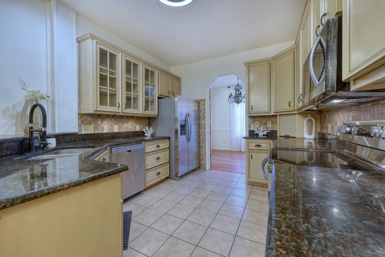 1335 Maplebrook Dr #A - Photo 7 of 16