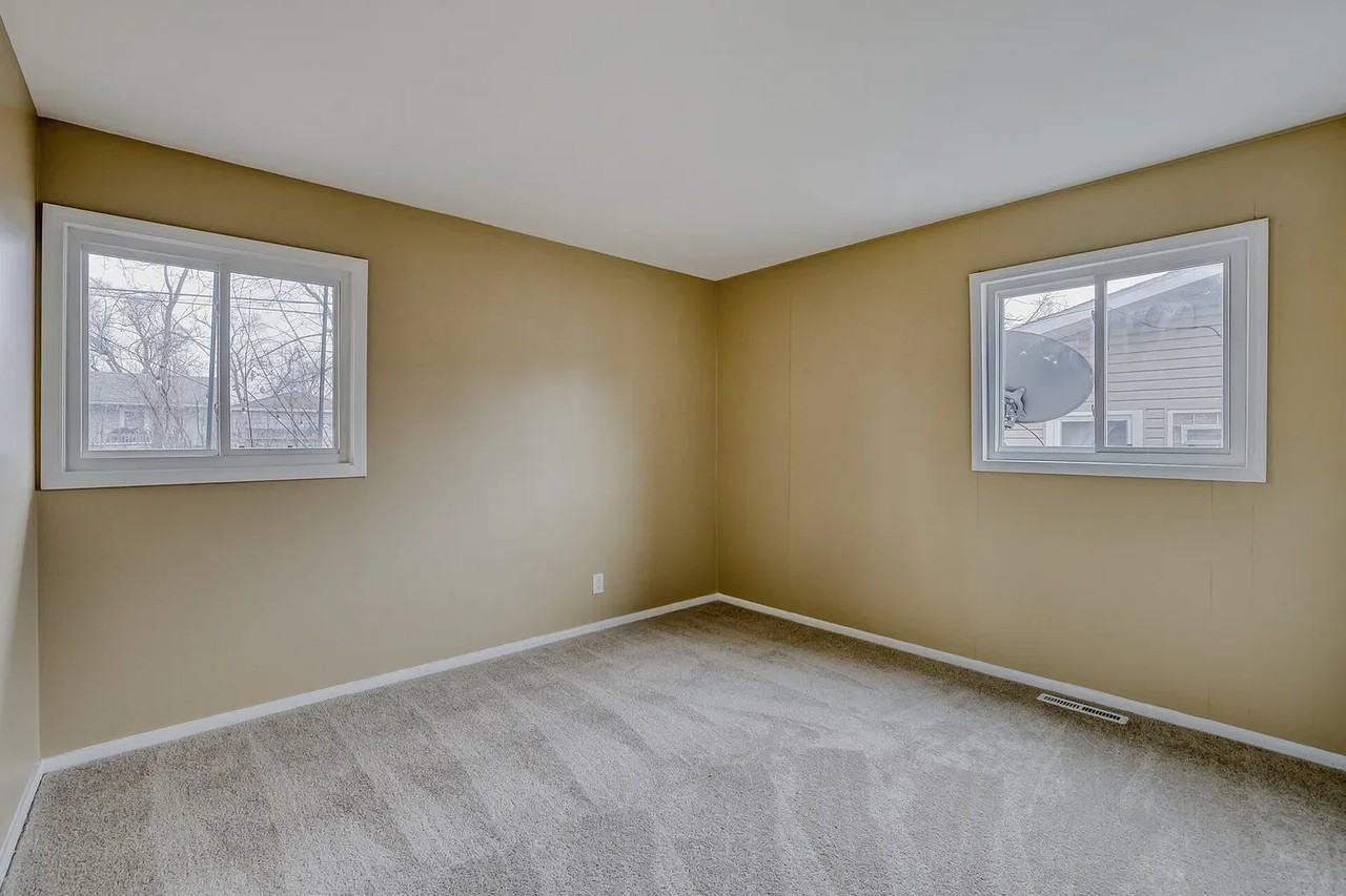 17 S Bartlett Rd - Photo 3 of 12