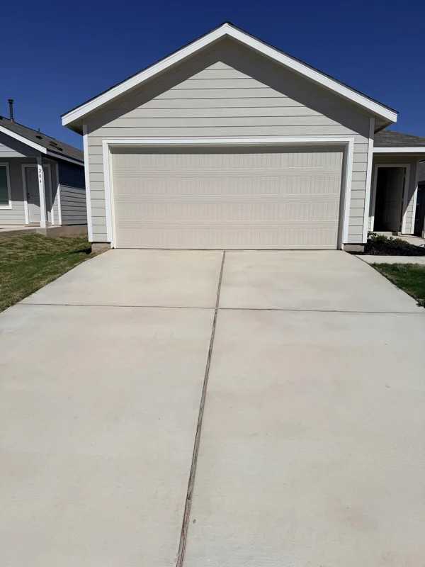 208 Skyfire St - Photo 3 of 24