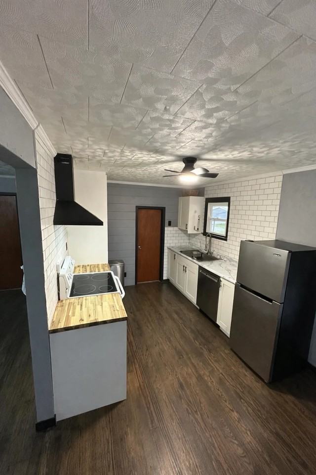 605 Ridge St - Photo 2 of 10