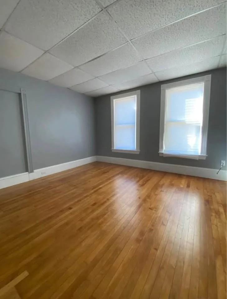 88 Western Ave - Photo 4 of 12