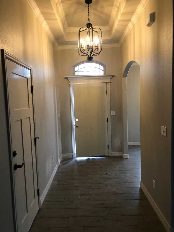 11505 S Creek Dr - Photo 2 of 14