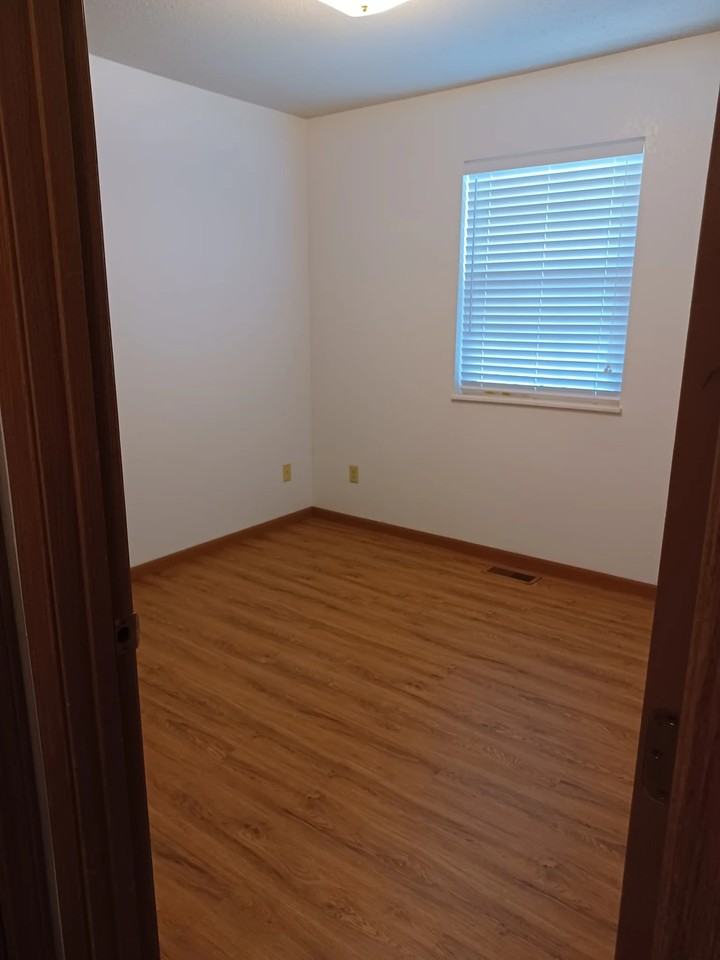 24 Christine Dr - Photo 3 of 8