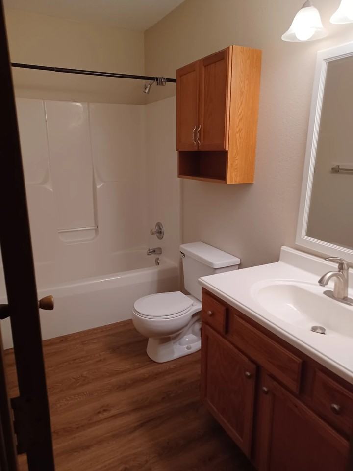 24 Christine Dr - Photo 4 of 8