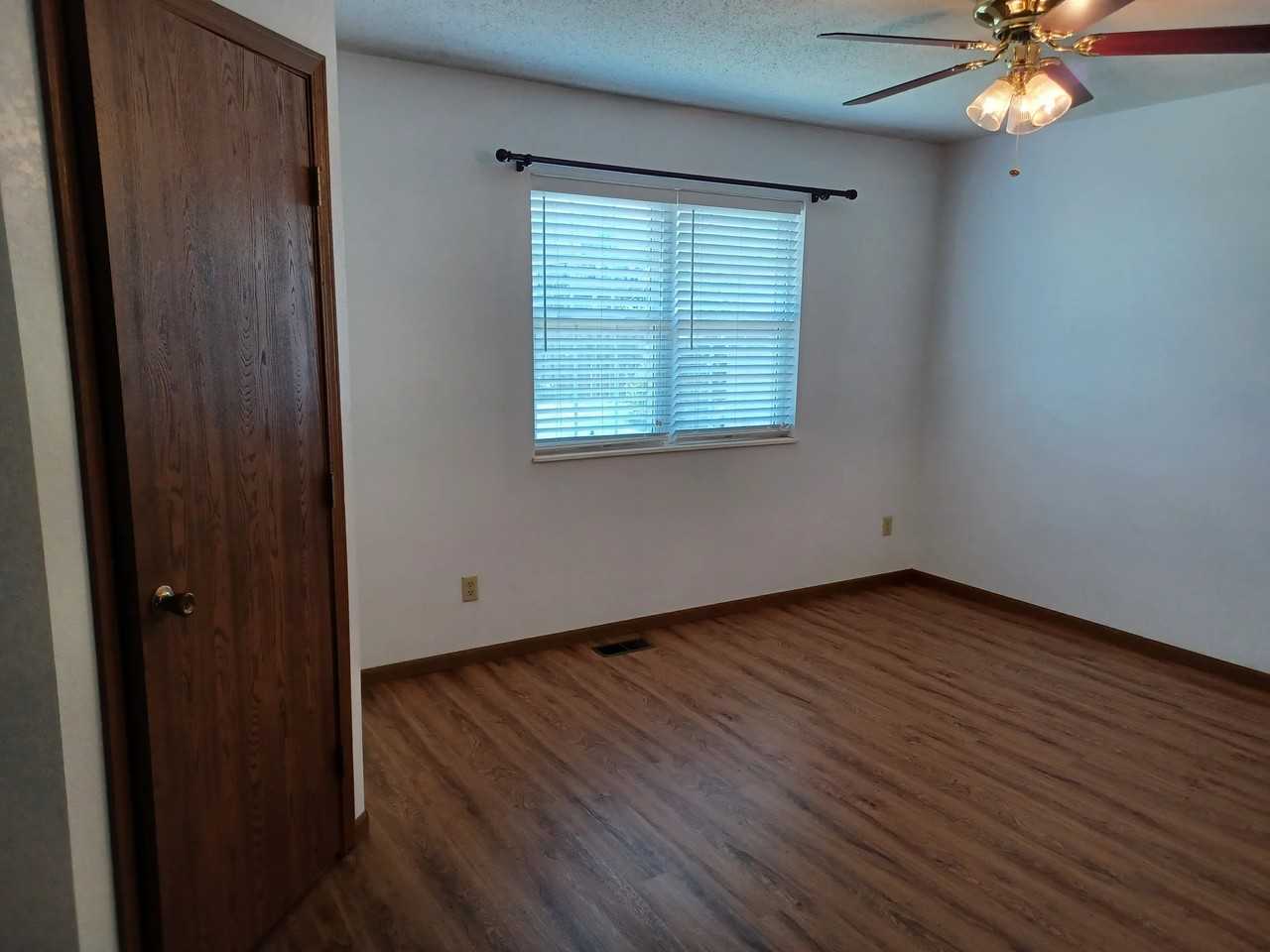 24 Christine Dr - Photo 5 of 8