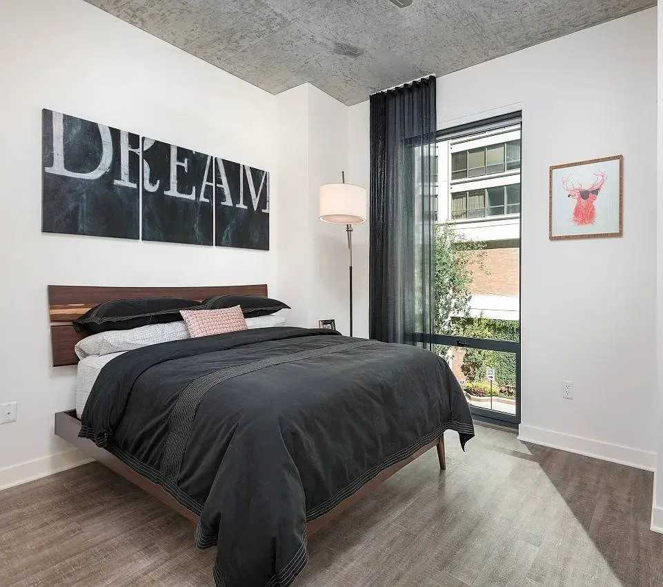 475 E Ohio St - Photo 5 of 16