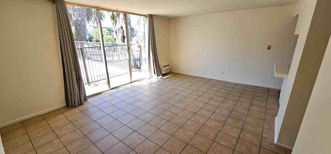 206 N Park View St #104 - Photo 7 of 18